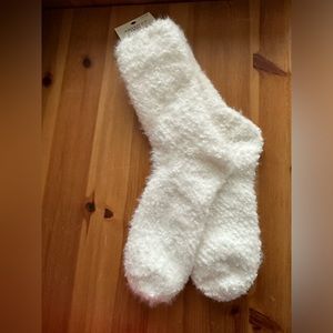Fuzzy socks American Eagle white/cream.